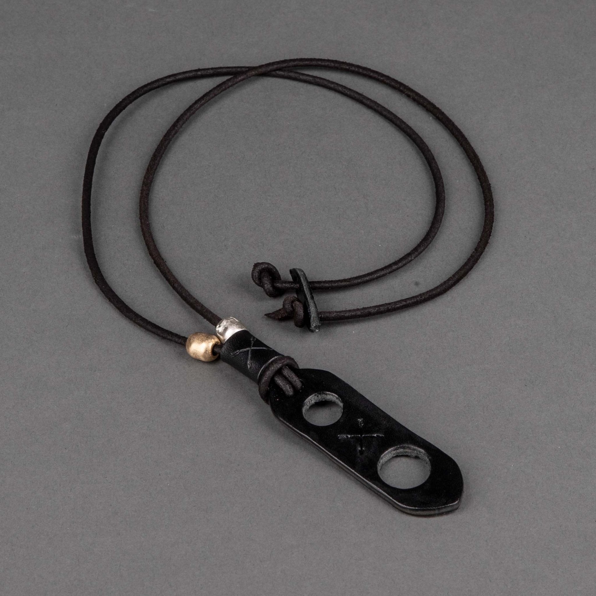 2 ArrowsPortaocchiali glasses holder blackNecklaceBritish Parts Lucerne