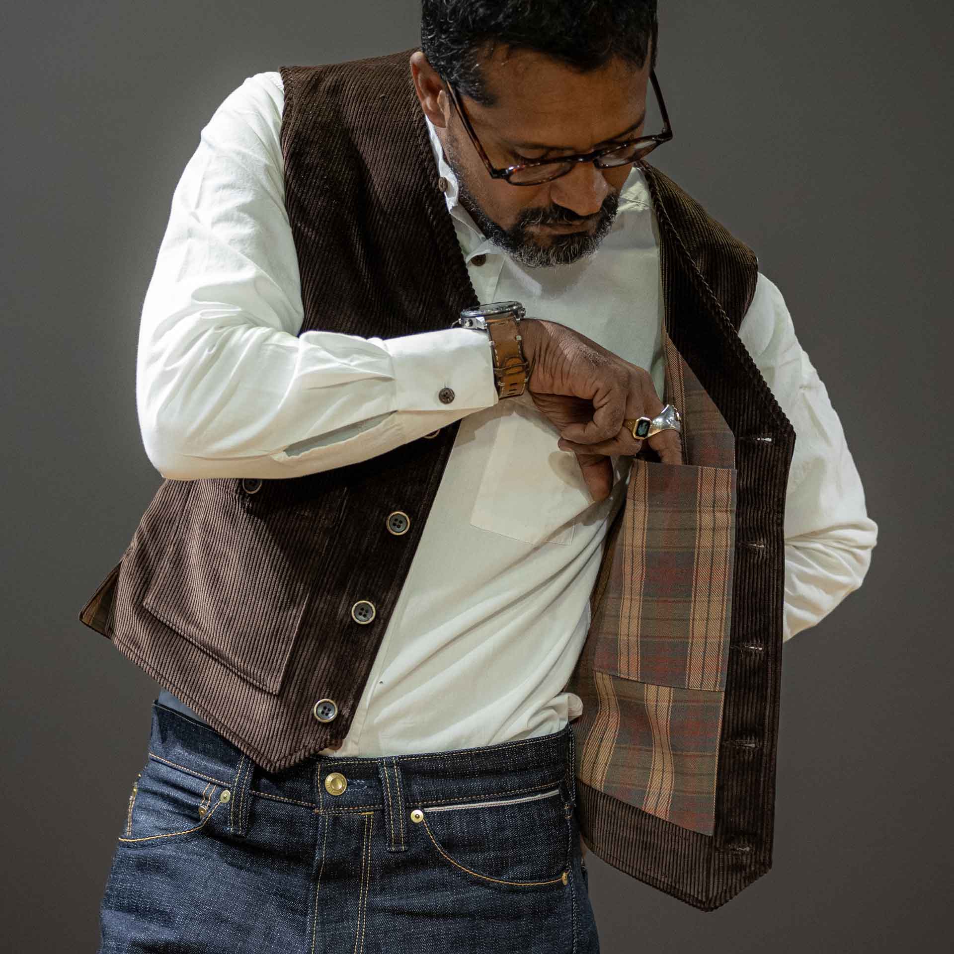 A Piece of ChicArtisan vest corduroy dark brownWaistcoatsBritish Parts Lucerne