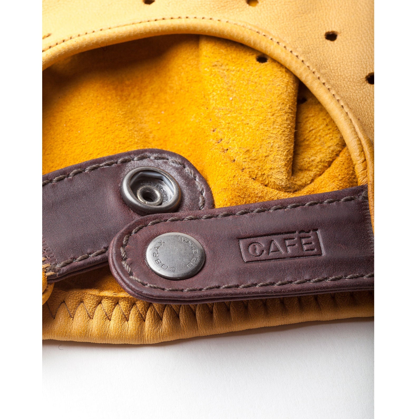 Cafe LeatherTriton car gloves in creamCar glovesBritish Parts Lucerne