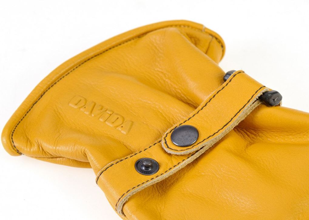 DavidaShorty leather gloves in yellowGlovesBritish Parts Lucerne