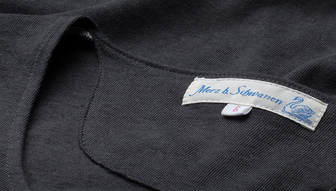 Merz b. Schwanen103 Button placket short sleeve slate T-shirtBritish Parts Lucerne