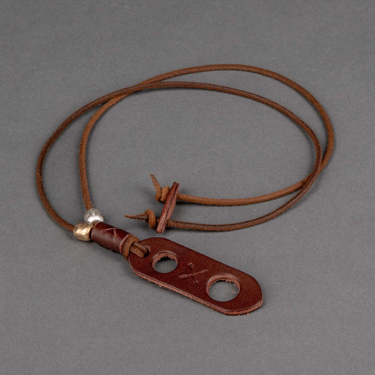 2 ArrowsPortaocchiali glasses holder dark brownNecklaceBritish Parts Lucerne