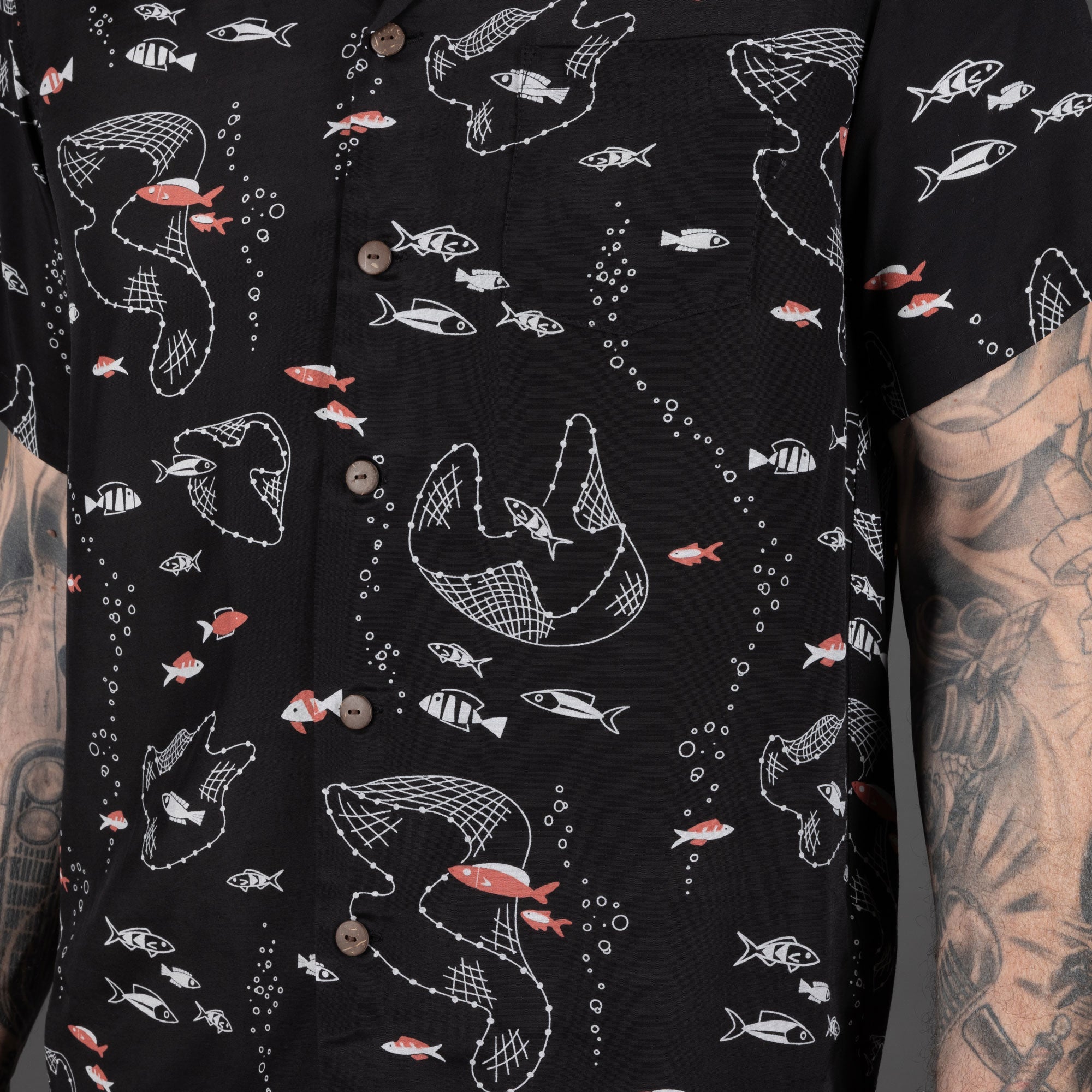 Micky OyeFish in a thrownet Hawaii shirtShirtBritish Parts Lucerne