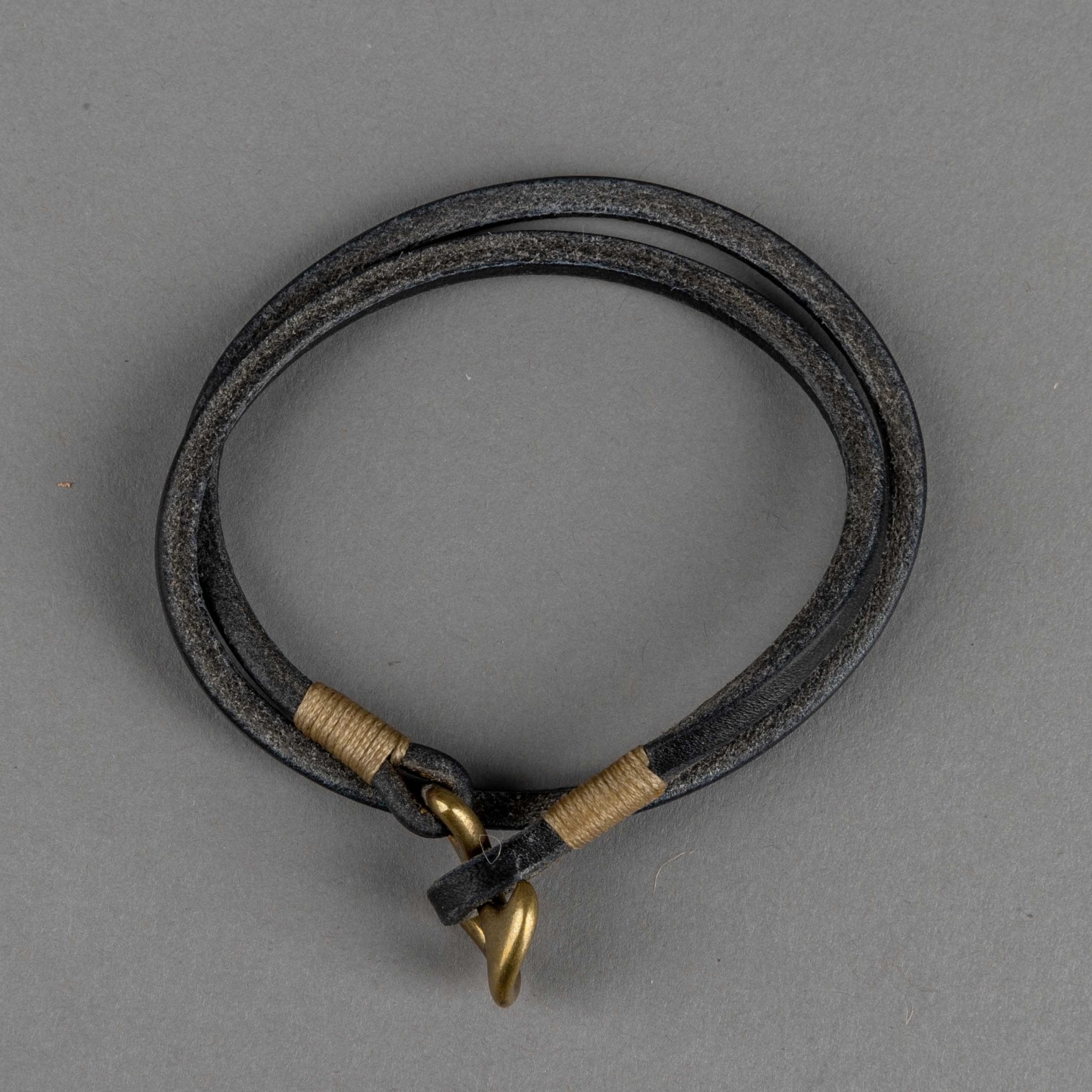 Timeless LeatherWrap bracelet blackBritish Parts Lucerne